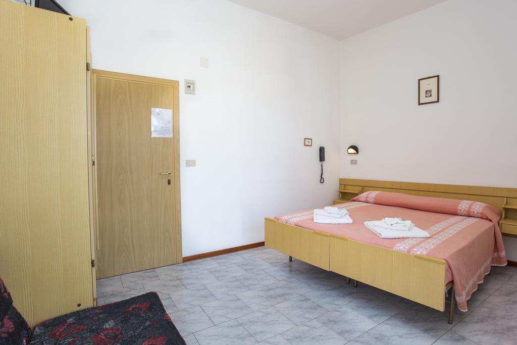 Hotel Lugano Каттоліка Номер фото